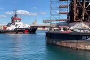 Trieste, gigante di ferro Ursus spostato da Molo IV a Audace