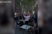 Torna la corrente elettrica a Madrid, la folla esulta in strada