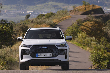 Ebro rafforza la squadra dei suv con il nuovo ibrido s400
