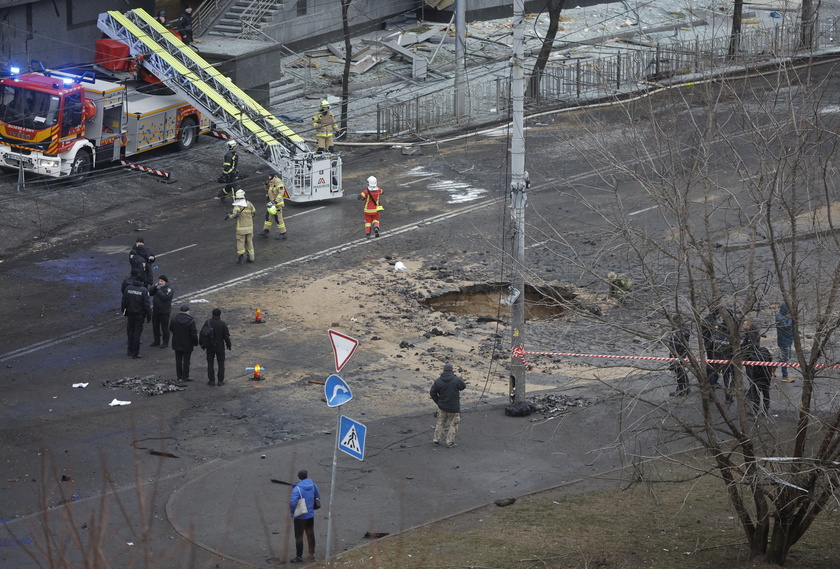 Russian missile strike hits Kyiv