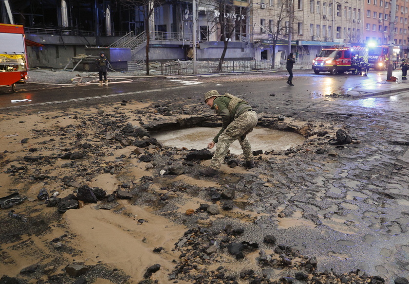 Russian missile strike hits Kyiv