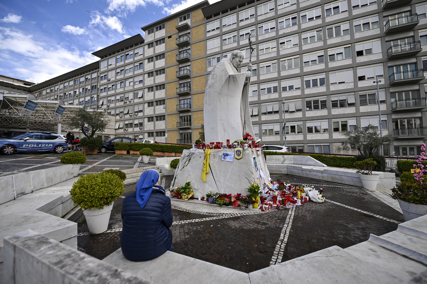 Il Papa: 12 anni elezione, gli auguri della Diocesi di Roma