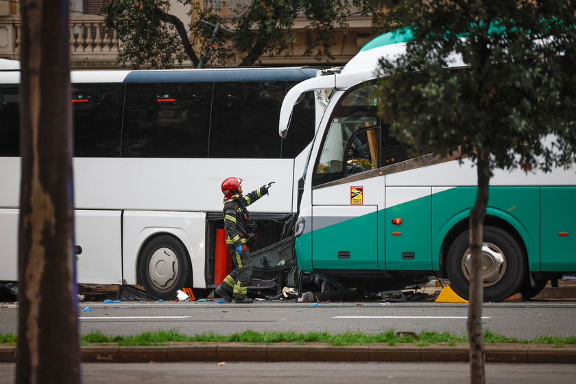 Barcelona bus crash leaves dozens injured 