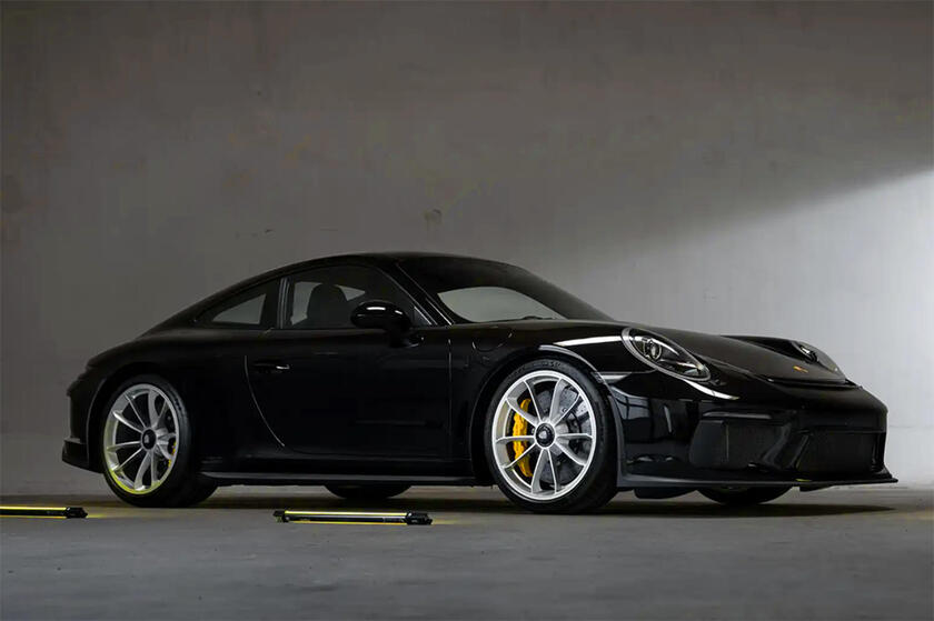 All'asta sei Porsche 911 GT3 e la bisarca che le trasporta