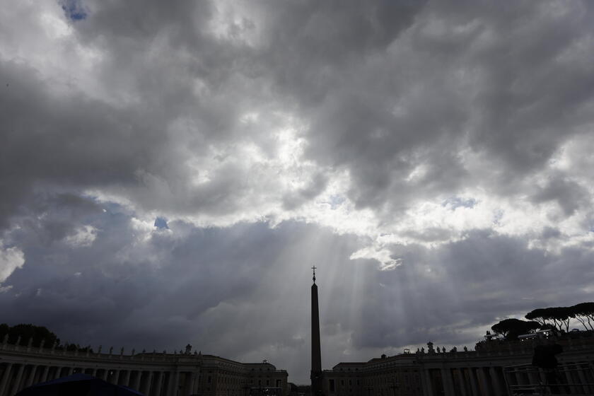 Al via la seconda giornata di conclave, 4 voti, 2 fumate
