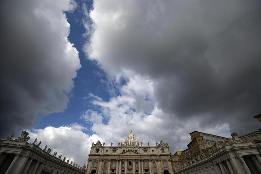 Al via la seconda giornata di conclave, 4 voti, 2 fumate