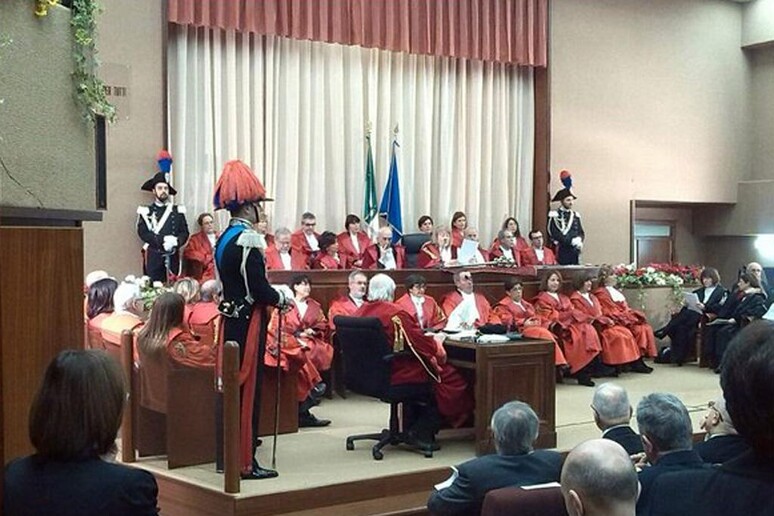 - RIPRODUZIONE RISERVATA