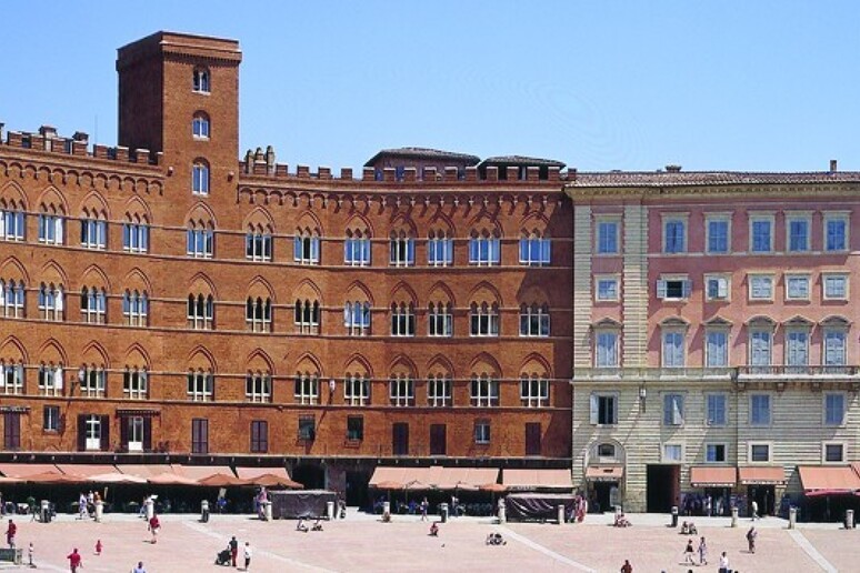- RIPRODUZIONE RISERVATA