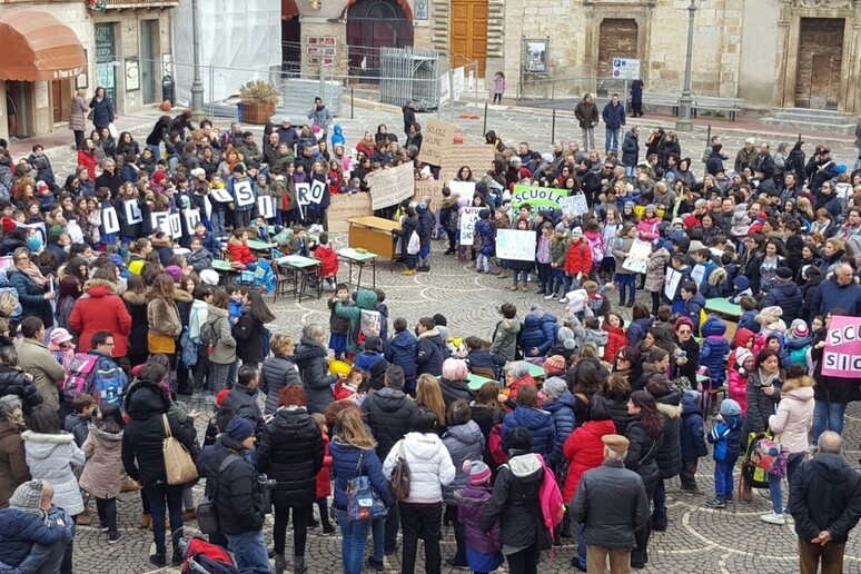 - RIPRODUZIONE RISERVATA