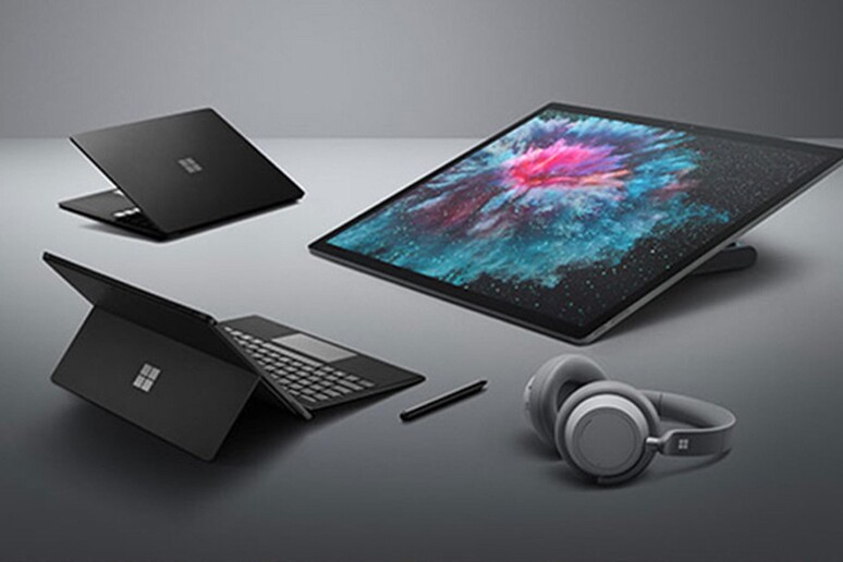 Ecco i nuovi Surface, arrivano le cuffie - RIPRODUZIONE RISERVATA