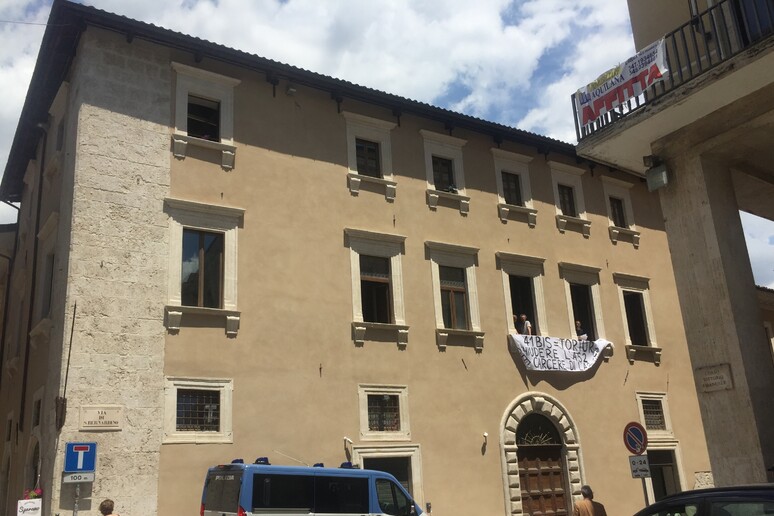 - RIPRODUZIONE RISERVATA