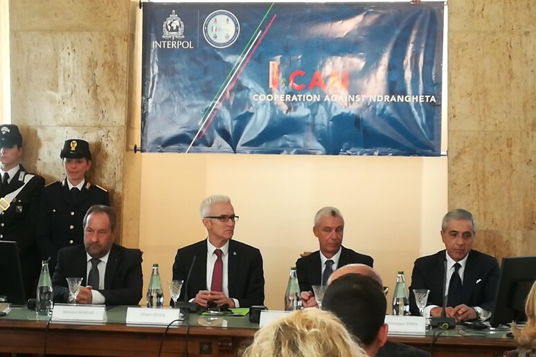 - RIPRODUZIONE RISERVATA