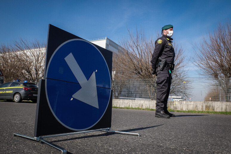 - RIPRODUZIONE RISERVATA