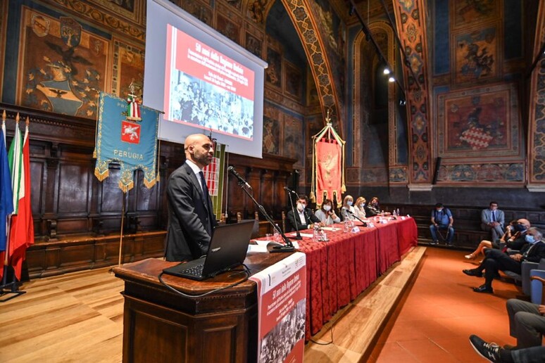 - RIPRODUZIONE RISERVATA