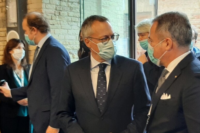 - RIPRODUZIONE RISERVATA