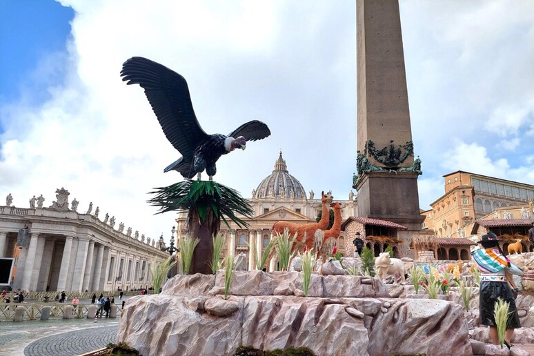 Allestimento del presepe in piazza San Pietro - RIPRODUZIONE RISERVATA