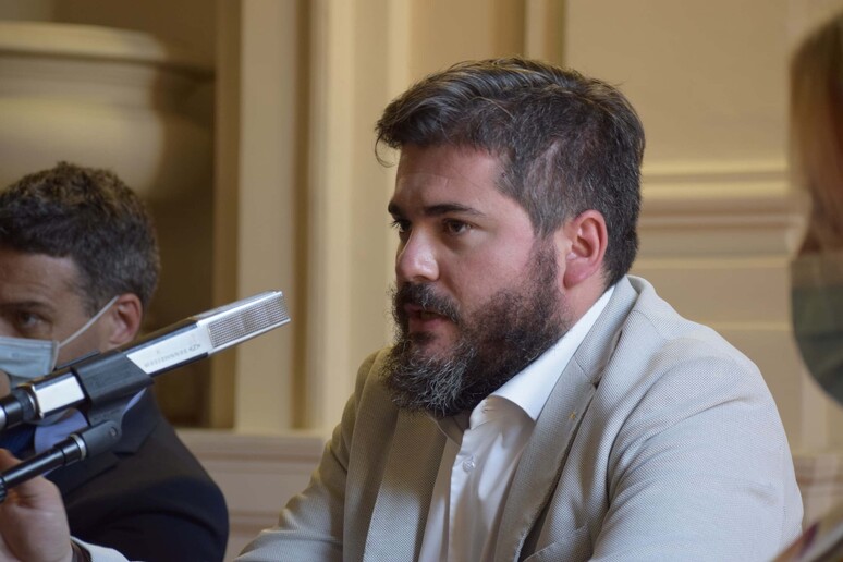 - RIPRODUZIONE RISERVATA