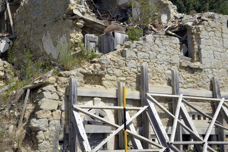 - RIPRODUZIONE RISERVATA