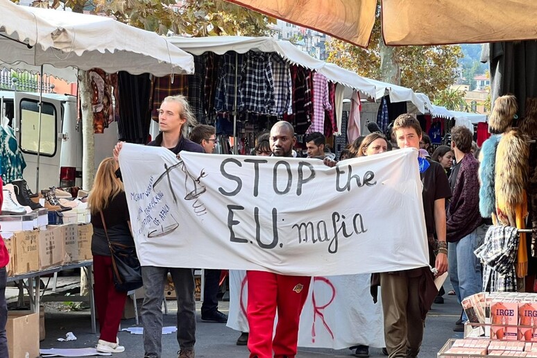 - RIPRODUZIONE RISERVATA