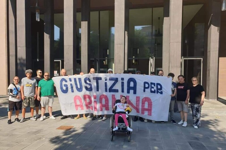 - RIPRODUZIONE RISERVATA