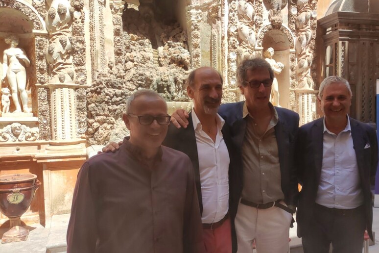 - RIPRODUZIONE RISERVATA