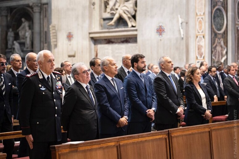- RIPRODUZIONE RISERVATA