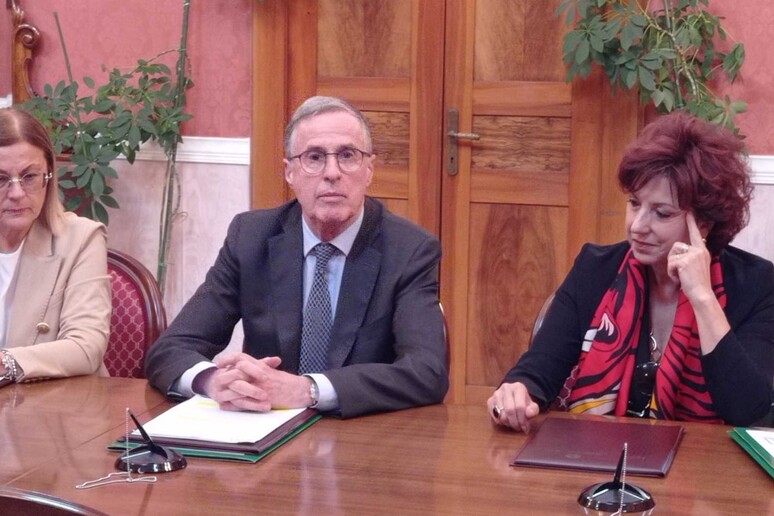 - RIPRODUZIONE RISERVATA