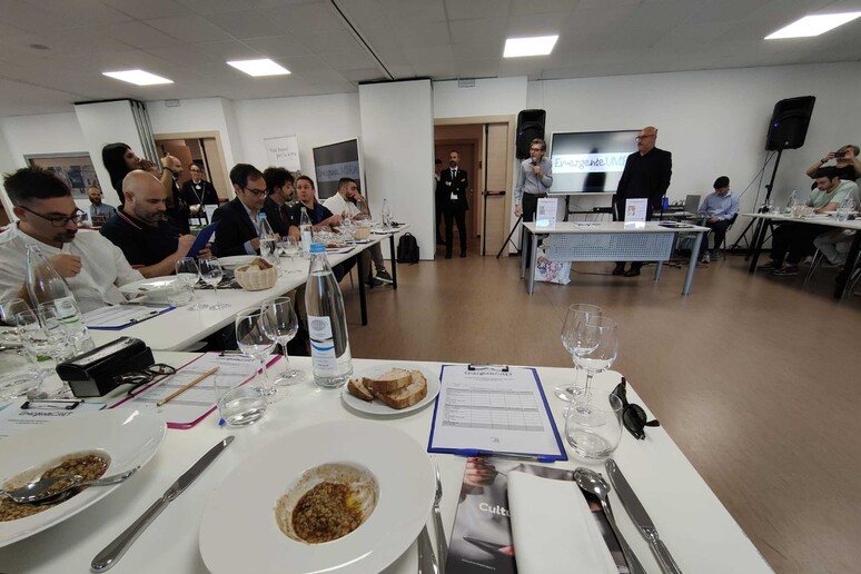 - RIPRODUZIONE RISERVATA