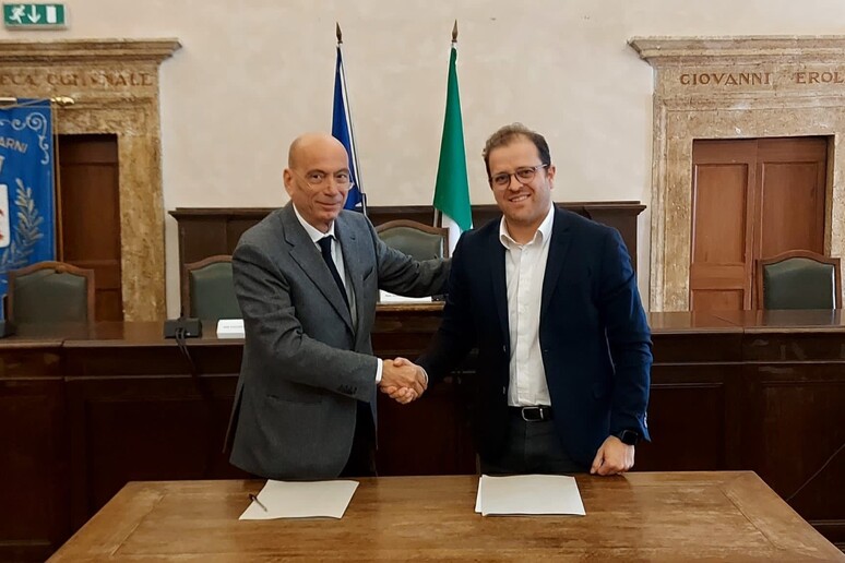 - RIPRODUZIONE RISERVATA