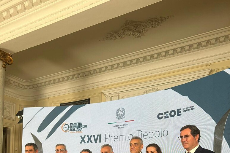 -     RIPRODUZIONE RISERVATA