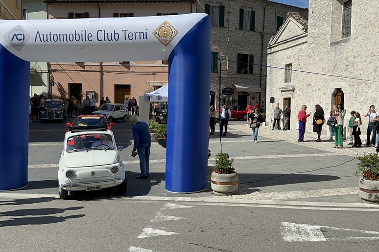 - RIPRODUZIONE RISERVATA