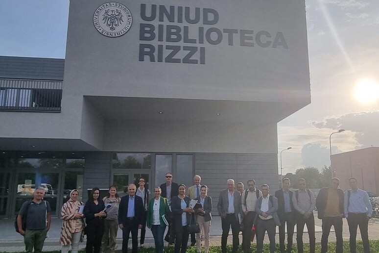 - RIPRODUZIONE RISERVATA