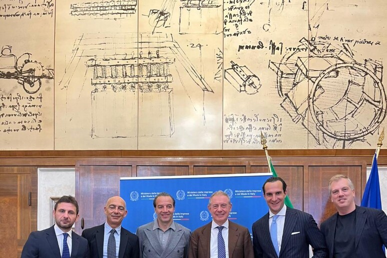 -     RIPRODUZIONE RISERVATA
