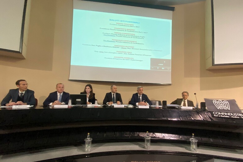 -     RIPRODUZIONE RISERVATA