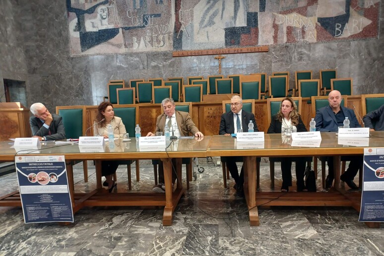 - RIPRODUZIONE RISERVATA