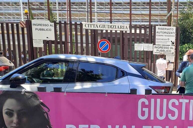 - RIPRODUZIONE RISERVATA