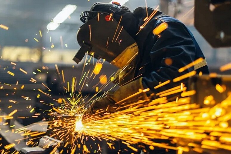 - RIPRODUZIONE RISERVATA