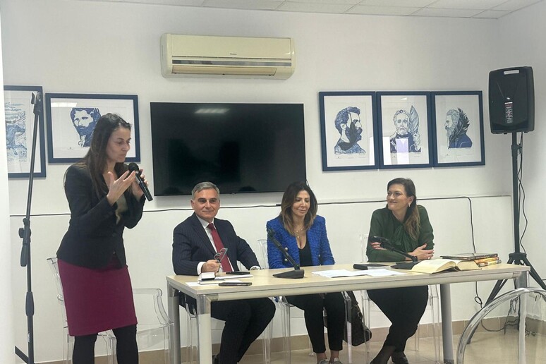 - RIPRODUZIONE RISERVATA