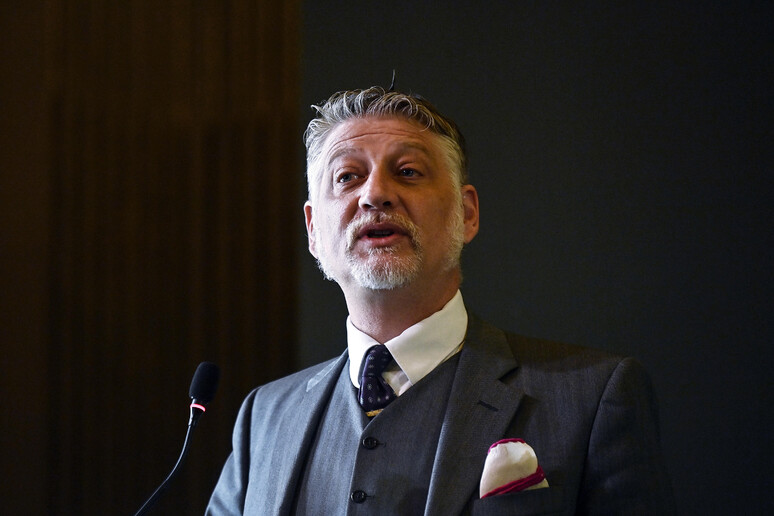 - RIPRODUZIONE RISERVATA