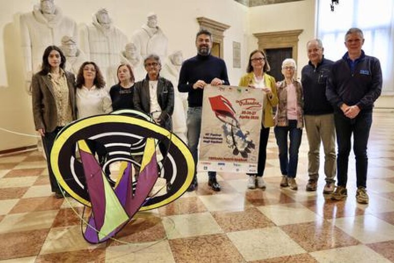 - RIPRODUZIONE RISERVATA
