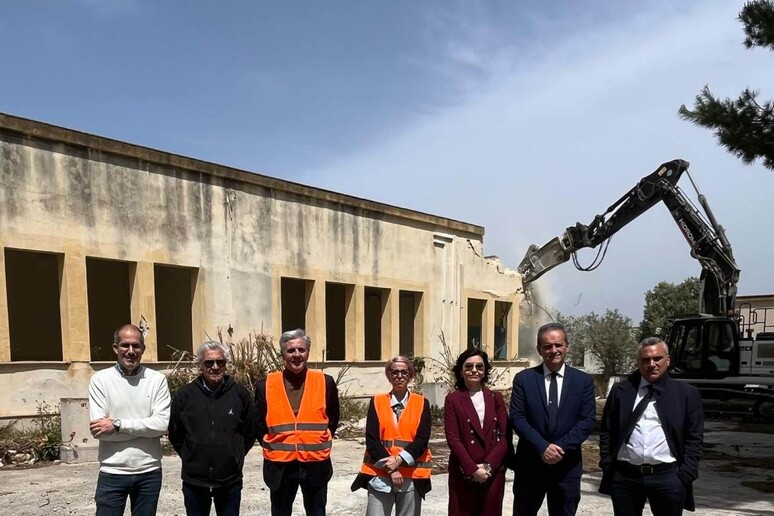 - RIPRODUZIONE RISERVATA