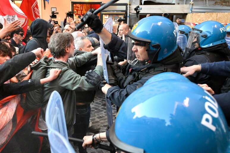 - RIPRODUZIONE RISERVATA