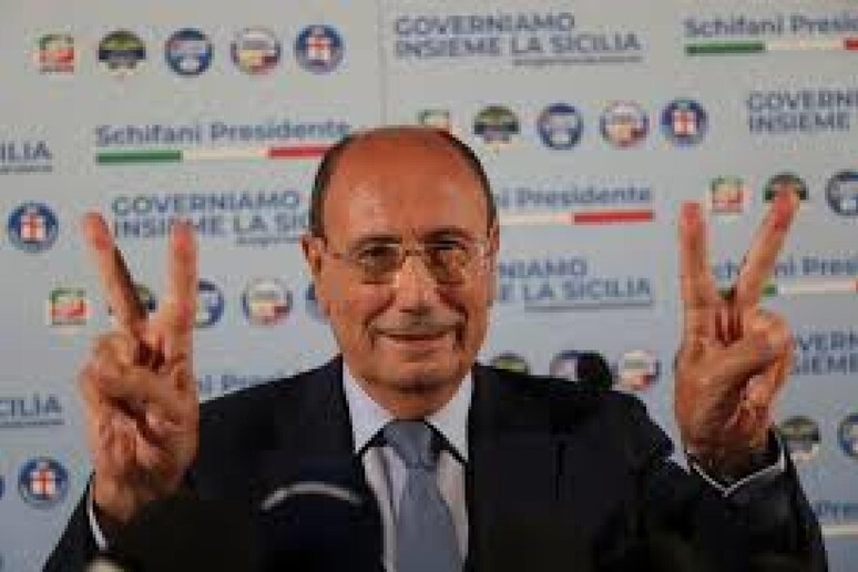 - RIPRODUZIONE RISERVATA