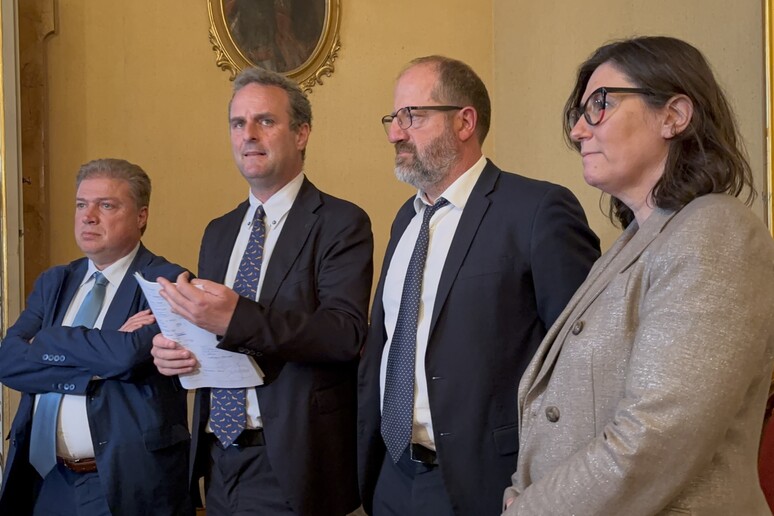 - RIPRODUZIONE RISERVATA