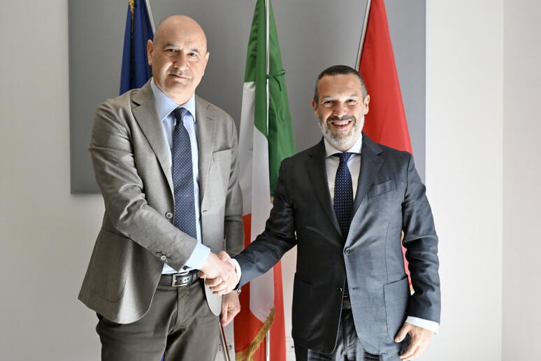 - RIPRODUZIONE RISERVATA