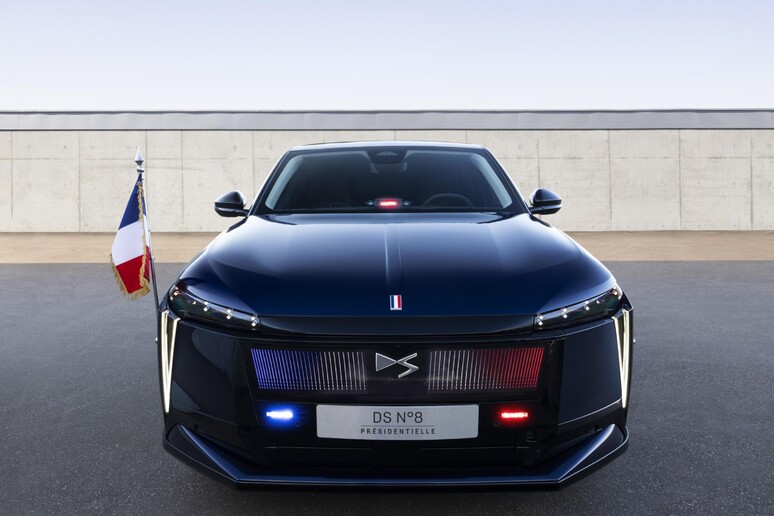 DS N°8 è l 'auto presidenziale della Repubblica Francese © ANSA/Web