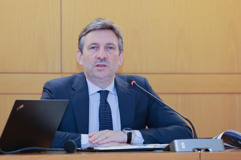 - RIPRODUZIONE RISERVATA