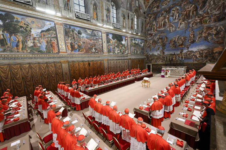 Al via la prima messa del Papa in Sistina - RIPRODUZIONE RISERVATA