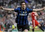 Diego Milito esulta dopo aver segnato il secondo gol contro il Bayern Monaco nella finale di Champions League