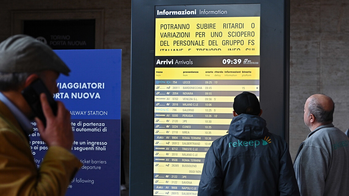 Sciopero treni, disagi alla stazione Porta Nuova di Torino